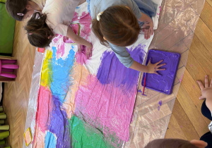 Motyl - zabawa sensoryczno - plastyczna