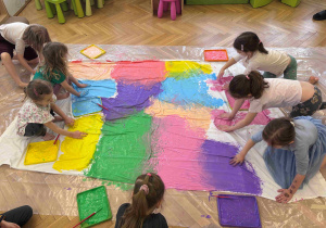 Motyl - zabawa sensoryczno - plastyczna