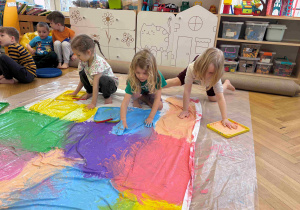 Motyl - zabawa sensoryczno - plastyczna