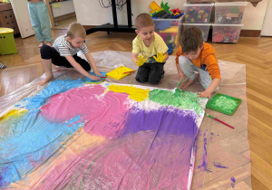 Motyl - zabawa sensoryczno - plastyczna