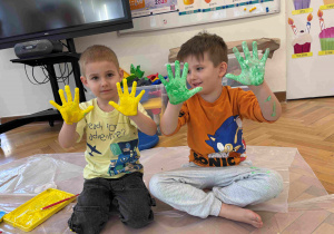 Motyl - zabawa sensoryczno - plastyczna