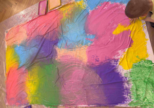 Motyl - zabawa sensoryczno - plastyczna