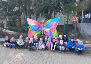 Motyl - zabawa sensoryczno - plastyczna