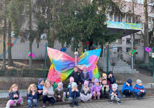 Motyl - zabawa sensoryczno - plastyczna