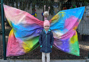 Motyl - zabawa sensoryczno - plastyczna