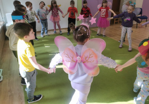 wspólne zabawy z okazji dnia motyla