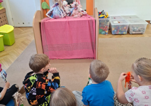 Robimy kukiełki i bawimy się w teatr