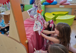 Robimy kukiełki i bawimy się w teatr