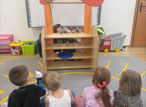 teatrzyk pacynkowy w wykonaniu dzieci