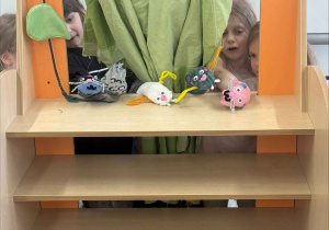 teatrzyk pacynkowy w wykonaniu dzieci