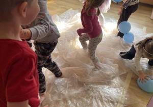 Cztery żywioły - zabawy sensoryczne