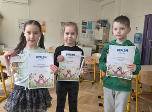 dzieci z dyplomami