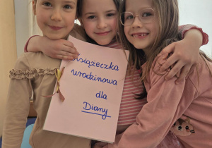 Diana z koleżankami