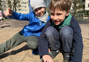 Zabawy na placyku przedszkolnym