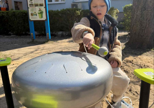 Zabawy na placyku przedszkolnym