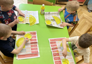 Kurczaczek - praca plastyczna