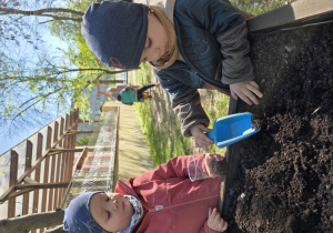 Klub Młodego Odkrywcy- badamy wodę i glebę