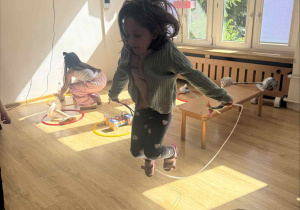 ćwiczenia sportowe z wykorzystaniem ekologicznego sprzętu sportowego