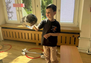 ćwiczenia sportowe z wykorzystaniem ekologicznego sprzętu sportowego