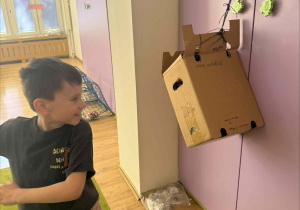 ćwiczenia sportowe z wykorzystaniem ekologicznego sprzętu sportowego