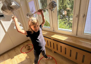 ćwiczenia sportowe z wykorzystaniem ekologicznego sprzętu sportowego