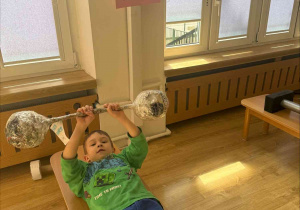 ćwiczenia sportowe z wykorzystaniem ekologicznego sprzętu sportowego