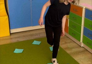 ćwiczenia sportowe z wykorzystaniem ekologicznego sprzętu sportowego