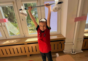 ćwiczenia sportowe z wykorzystaniem ekologicznego sprzętu sportowego