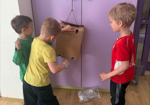 ćwiczenia sportowe z wykorzystaniem ekologicznego sprzętu sportowego