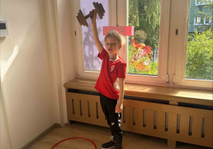 ćwiczenia sportowe z wykorzystaniem ekologicznego sprzętu sportowego