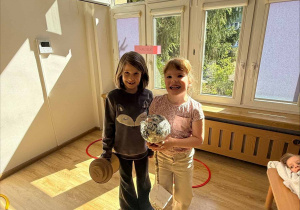 ćwiczenia sportowe z wykorzystaniem ekologicznego sprzętu sportowego