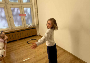 ćwiczenia sportowe z wykorzystaniem ekologicznego sprzętu sportowego