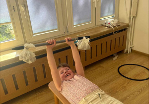 ćwiczenia sportowe z wykorzystaniem ekologicznego sprzętu sportowego