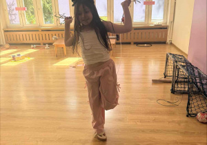 ćwiczenia sportowe z wykorzystaniem ekologicznego sprzętu sportowego