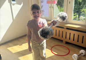 ćwiczenia sportowe z wykorzystaniem ekologicznego sprzętu sportowego