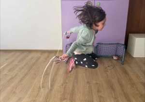 ćwiczenia sportowe z wykorzystaniem ekologicznego sprzętu sportowego