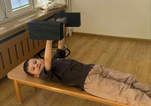 ćwiczenia sportowe z wykorzystaniem ekologicznego sprzętu sportowego