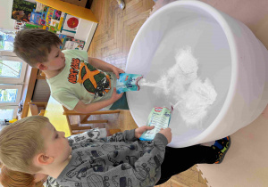 Ziemia - zabawa sensoryczna