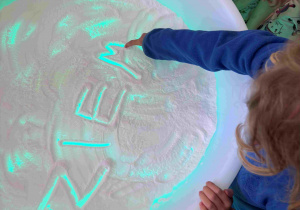 Ziemia - zabawa sensoryczna