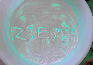 Ziemia - zabawa sensoryczna