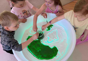 Ziemia - zabawa sensoryczna