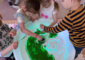 Ziemia - zabawa sensoryczna