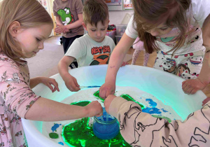 Ziemia - zabawa sensoryczna