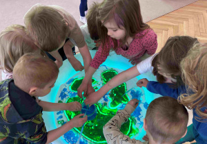 Ziemia - zabawa sensoryczna