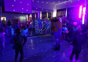 dzieci na zajęciach tanecznych