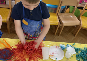 Tydzień włoski - zabawy sensoryczne z makaronem