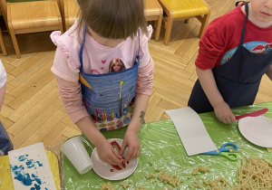 Tydzień włoski - zabawy sensoryczne z makaronem