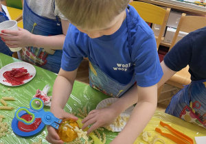 Tydzień włoski - zabawy sensoryczne z makaronem